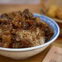 📍香港觀塘｜龍鳳號 · 古式古香正宗人氣抵食魯肉飯🐲