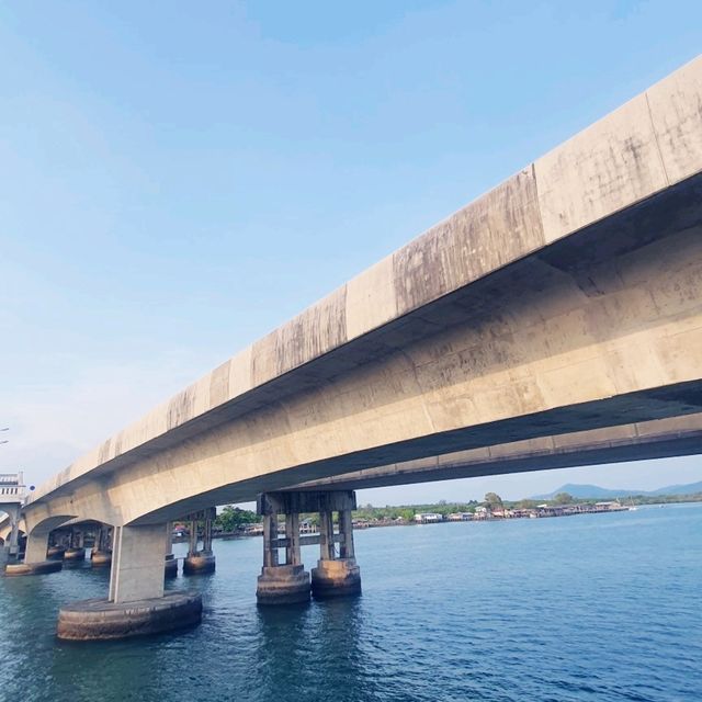 วิวอลังกาลที่สะพานสารสิน