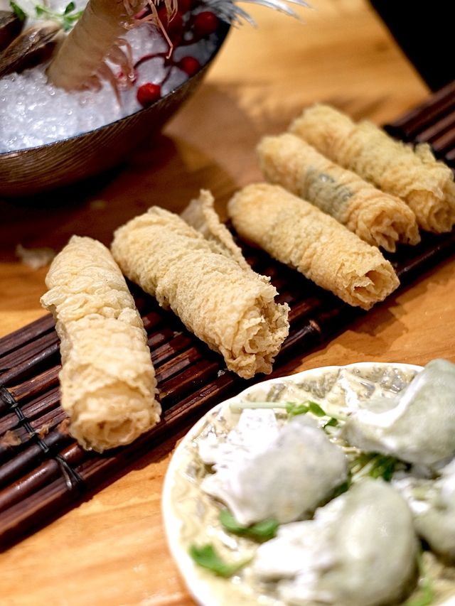  銅鑼灣｜飽覽維港美景高質火鍋店