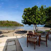 NAKAMANDA Resort & Spa วิลล่าหรูริมทะเล