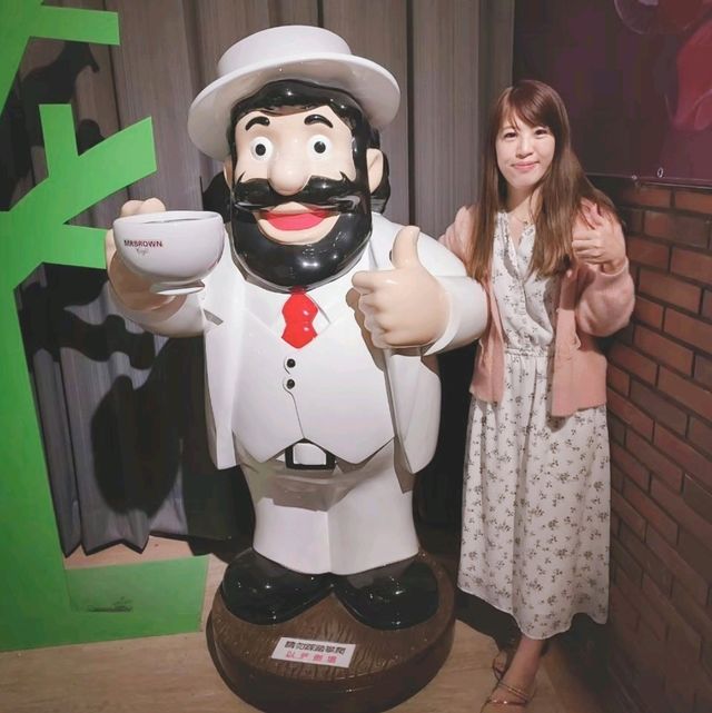 礁溪金車蘭花公園｜與動植物近距離親近🧡慵懶水豚君、愛抓癢大嘴鳥