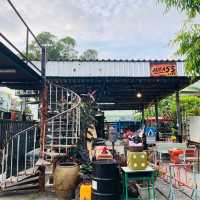 Area 53 ร้านวินเทจริมคลอง
