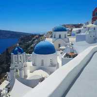 THE ROMANTIC ISLAND OF SANTORINI!