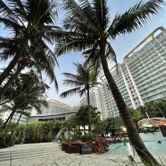 BEACH IN THE MIDDLE OF A CONCRETE JUNGLE!