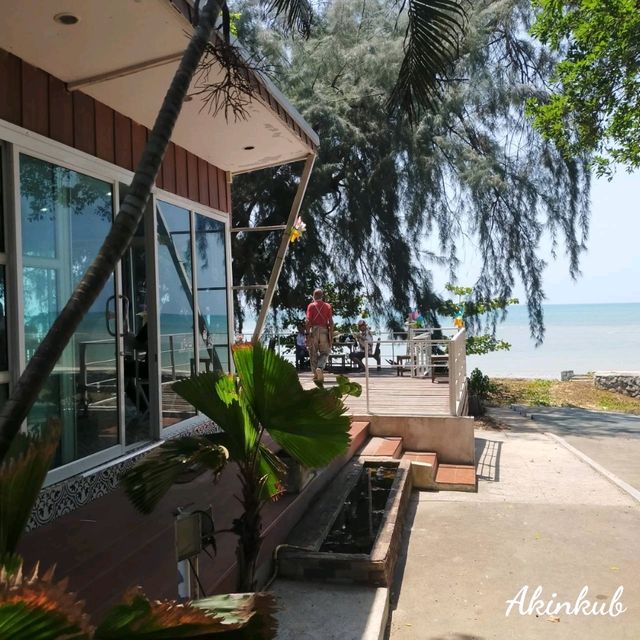 คาเฟ่ริมทะเล สัตหีบ