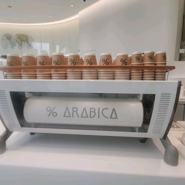 จิบกาแฟชื่อดังที่คาเฟ่%ARABICA ศูนย์สิริกิติ์