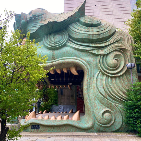 大阪おもしろ参拝スポット！【獅子殿編】難波八阪神社（なんばやさかじ
