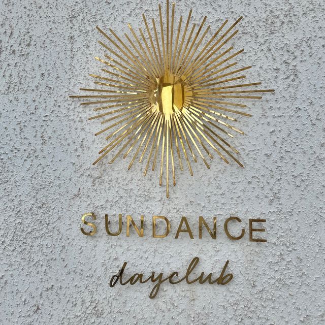 Sundance Dayclub บีชคลับริมทะเล มุมถ่ายรูปปังเพียบ