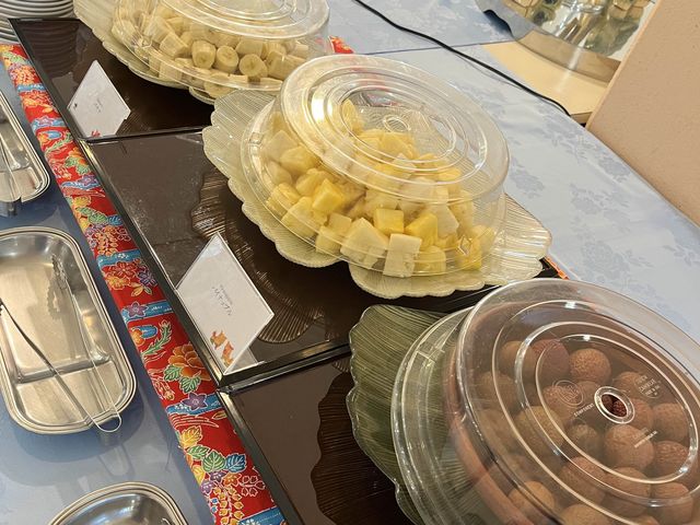 バラエティ豊富な沖縄料理をサンセットとともに。