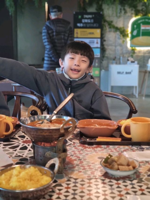 오션뷰의 절경이 보너스인 커리 맛집