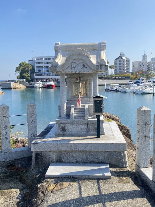 淡路島洲本の海岸に建つ住吉神社