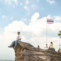 ผาชูธง (Pha Chu Thong  Cliff) จังหวัดพิษณุโลก