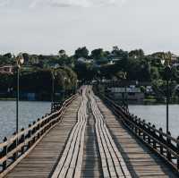 สะพานมอญ สะพานอุตตมานุสรณ์ สังขละบุรี .กาญจนบุรี  