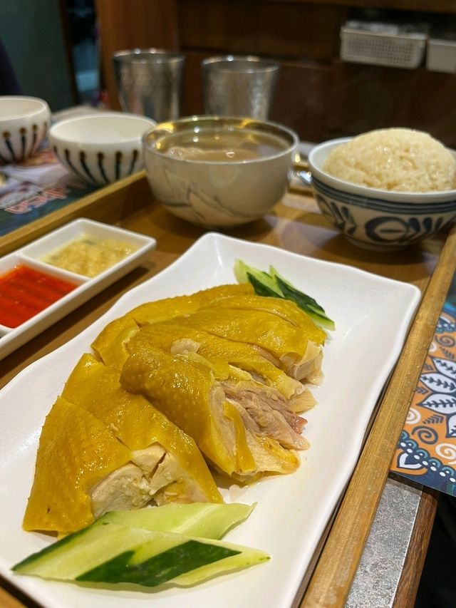 餐廳特色菜品：香芒大蝦米紙捲，新加坡喇沙