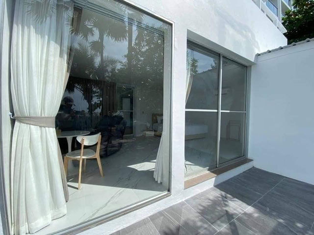 Sea Pearl Beachfront pool villa ชลบุรี