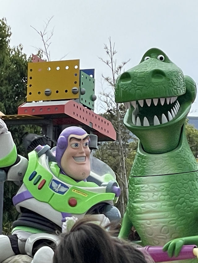 🎢🏰 **我們的夢幻迪士尼時光：上海奇幻樂園之旅** 🌟👨‍👧