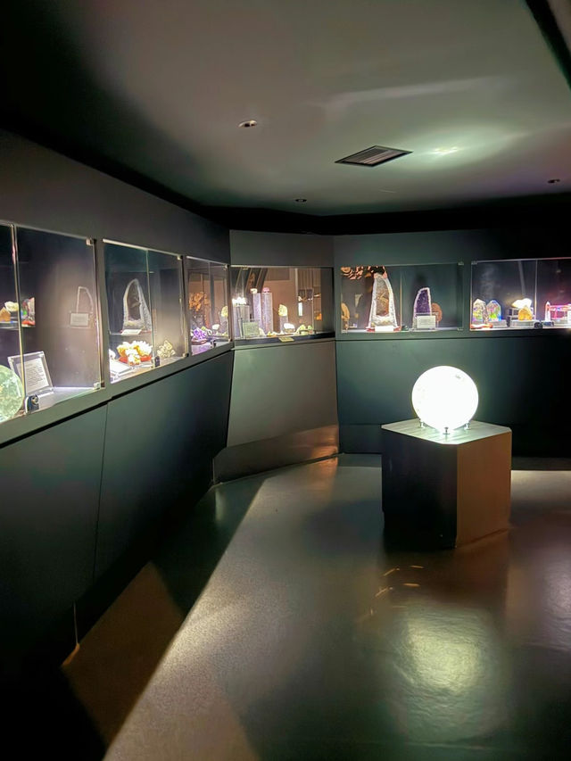 【山梨県】入場無料💍💎どこを見てもキラキラで神秘的な水晶の博物館🤩🔮