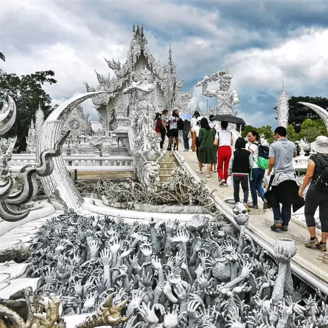 Majestic White Temple at Vhiang Rai 