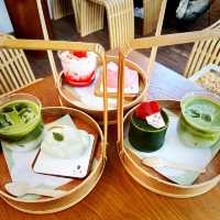 染上抹茶色彩的雲彩甜品🍵