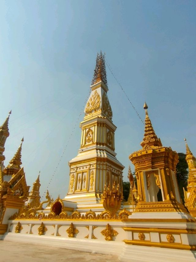 ไหว้พระธาตุวันพุธกลางคืน พระธาตุมิ่งเมืองมรุกขนคร