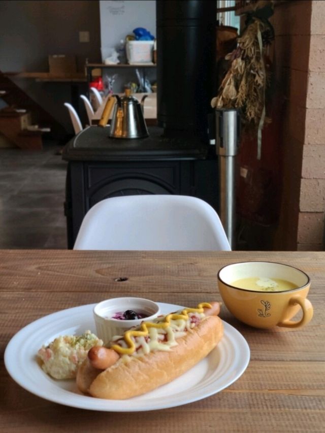 【南富良野】エゾリスが遊びに来るカフェ