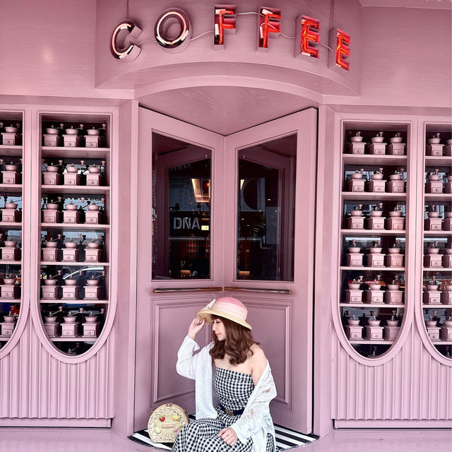 泰國🇹🇭曼谷 超夢幻粉紅咖啡廳 - The Cassette Coffee Bar