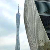 廣州美術館（新館）-造型猶如「水中盛放的木棉花」，與廣州塔互相輝映