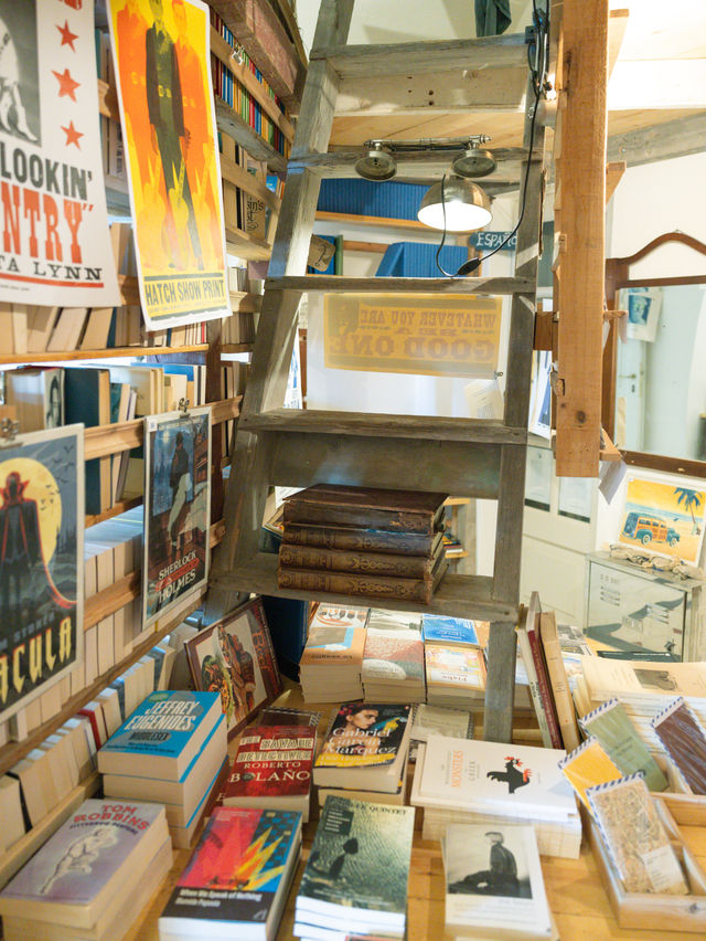 【ギリシャ】サントリーニ島にあるおしゃれな本屋さん