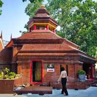วัดอินทรวิหาร บางขุนพรหม บ่อน้ำมนต์ศักดิ์สิทธิ์