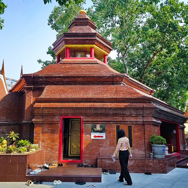 วัดอินทรวิหาร บางขุนพรหม บ่อน้ำมนต์ศักดิ์สิทธิ์