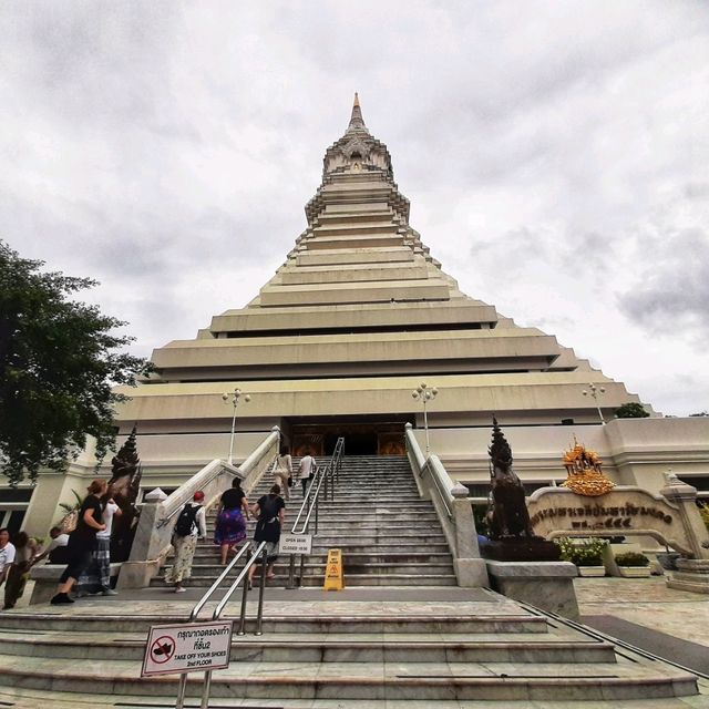 สักการะพระพุทธธรรมกายเทพมงคล ณ วัดปากน้ำฯ