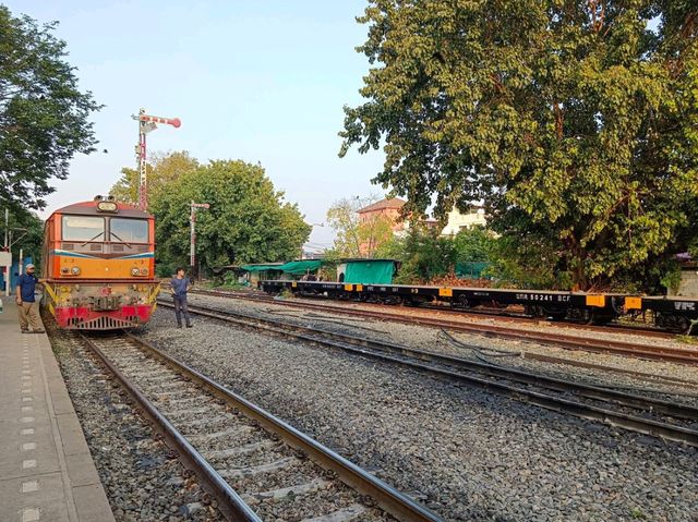 นั่งรถไฟไปเมืองกาญจน์