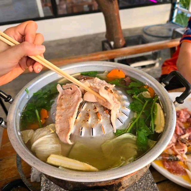 นั่งชิล กินหมูกระทะริมน้ำ 😋 ย่านนนทบุรี