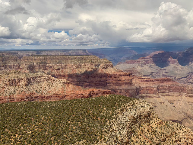 Grand Canyon National Park Adventure: Helicopter Tour and Thrilling Cliffside Views