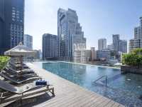 Infinity Pool สระว่ายน้ำลอยฟ้า @Skyview Hotel