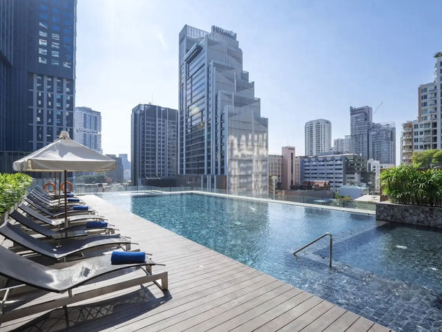 Infinity Pool สระว่ายน้ำลอยฟ้า @Skyview Hotel