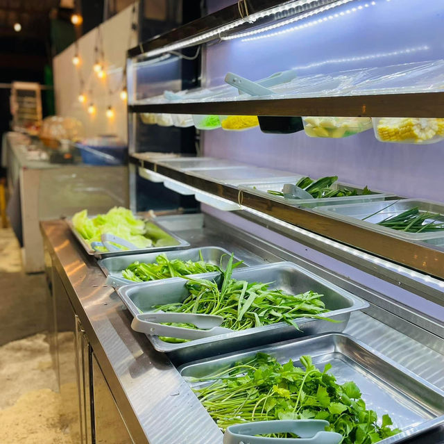 สุดคุ้มบุฟเฟต์ ชาบู หมูกะทะ ซีฟู้ด 𝐒𝐮𝐝𝐤𝐡𝐮𝐦 