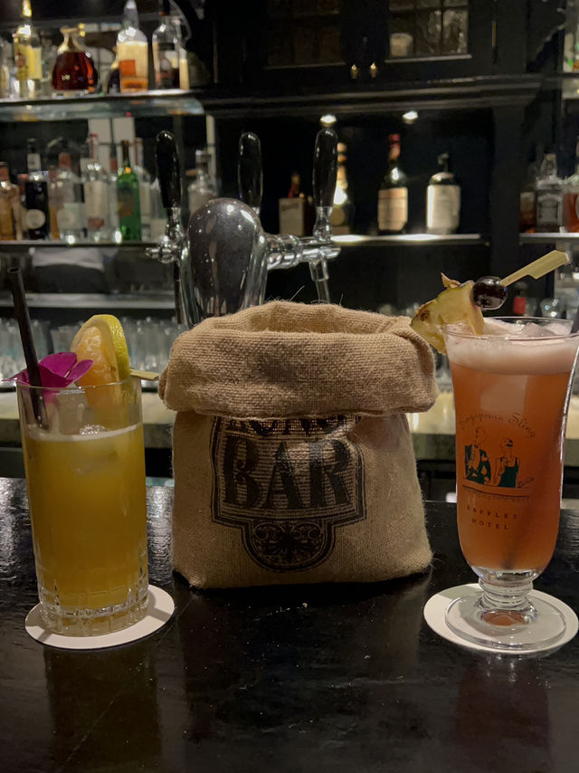Long bar Raffles Hotel Singapore