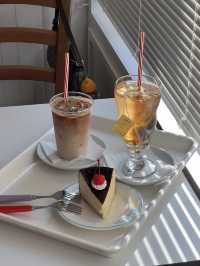 คาเฟ่ย่านซองซู glitter cakery cafe