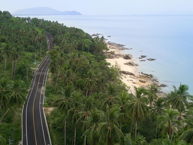 ถนนเลียบชายหาดขนอม