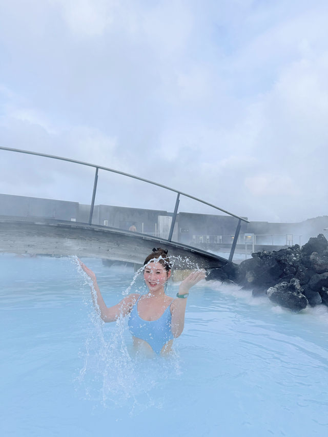 在冰島泡到了火山熔岩里的藍湖溫泉！