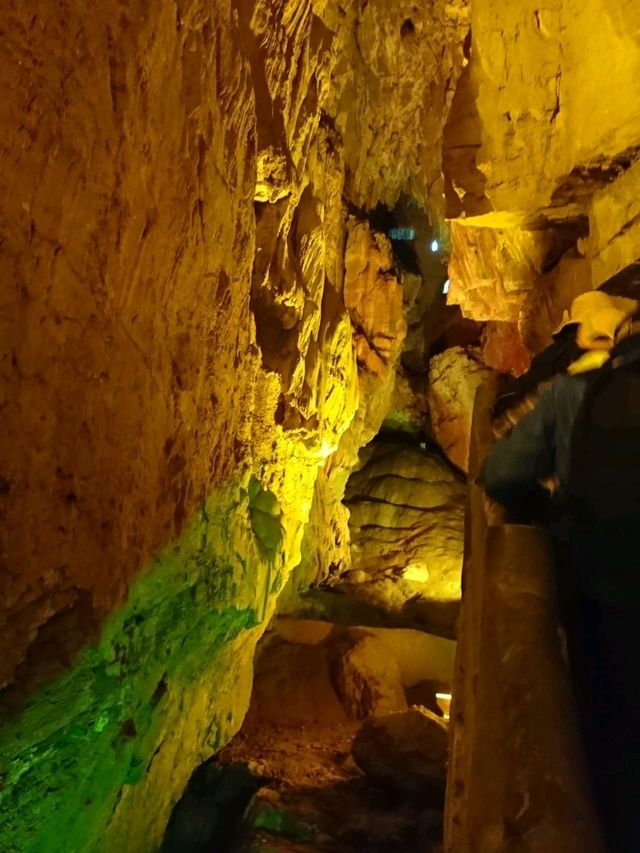 中國最大的喀斯特溶洞博物館：雲南九鄉溶洞
