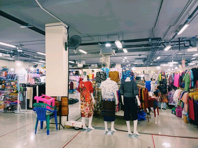 泰國曼谷市中心湄南河畔百年老市場景點：拍乎叻路市場，適合休閒逛街購物拍照📸打卡