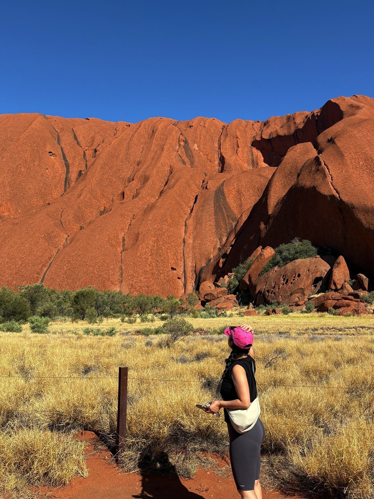 Uluru, Úc, rốn của Trái Đất, nơi sa mạc đỏ trải dài