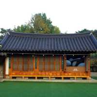 Namsangol Hanok Village (南山谷韓屋村)