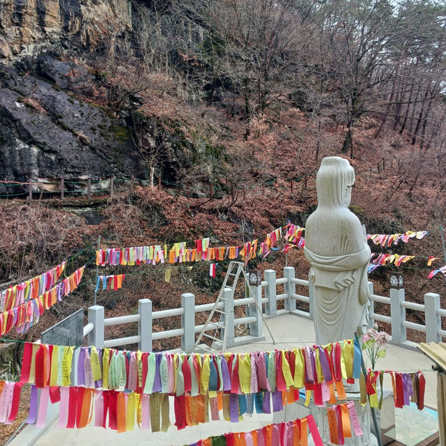 "구절산, 폭포와 흔들바위 속 전설을 걷다 🌊🪶"