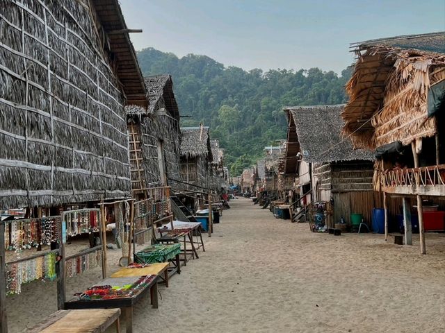 “หมู่บ้านมอแกน” หมู่เกาะสุรินทร์ 