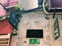 迷路のような路地裏で、アートと雑貨の宝探し！