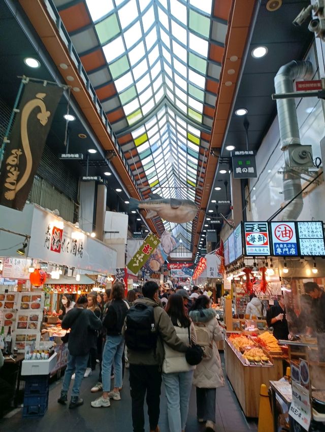 必到黑門市場食刺身