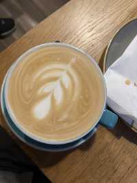 구글맵 평점 4.8에 빛나는☕️ 부다페스트 9BAR 카페